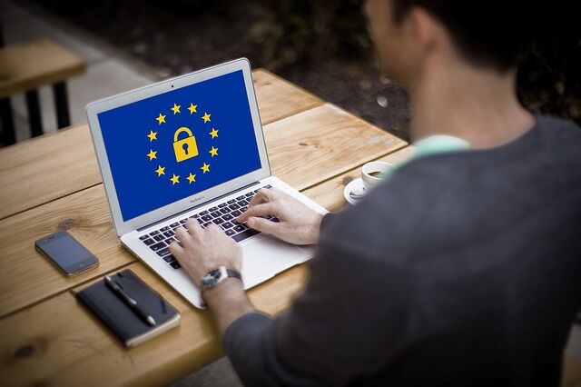 Simplelists GDPR A laptop with the EU logo